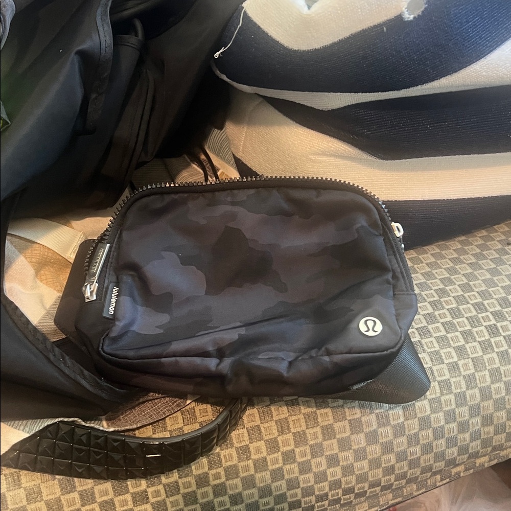 lululemon athletica Black Camouflage Men's Bag 2 ML used!!